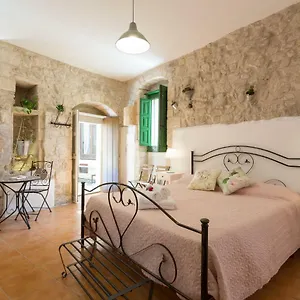 2* Pensión Pura Vida Iblea